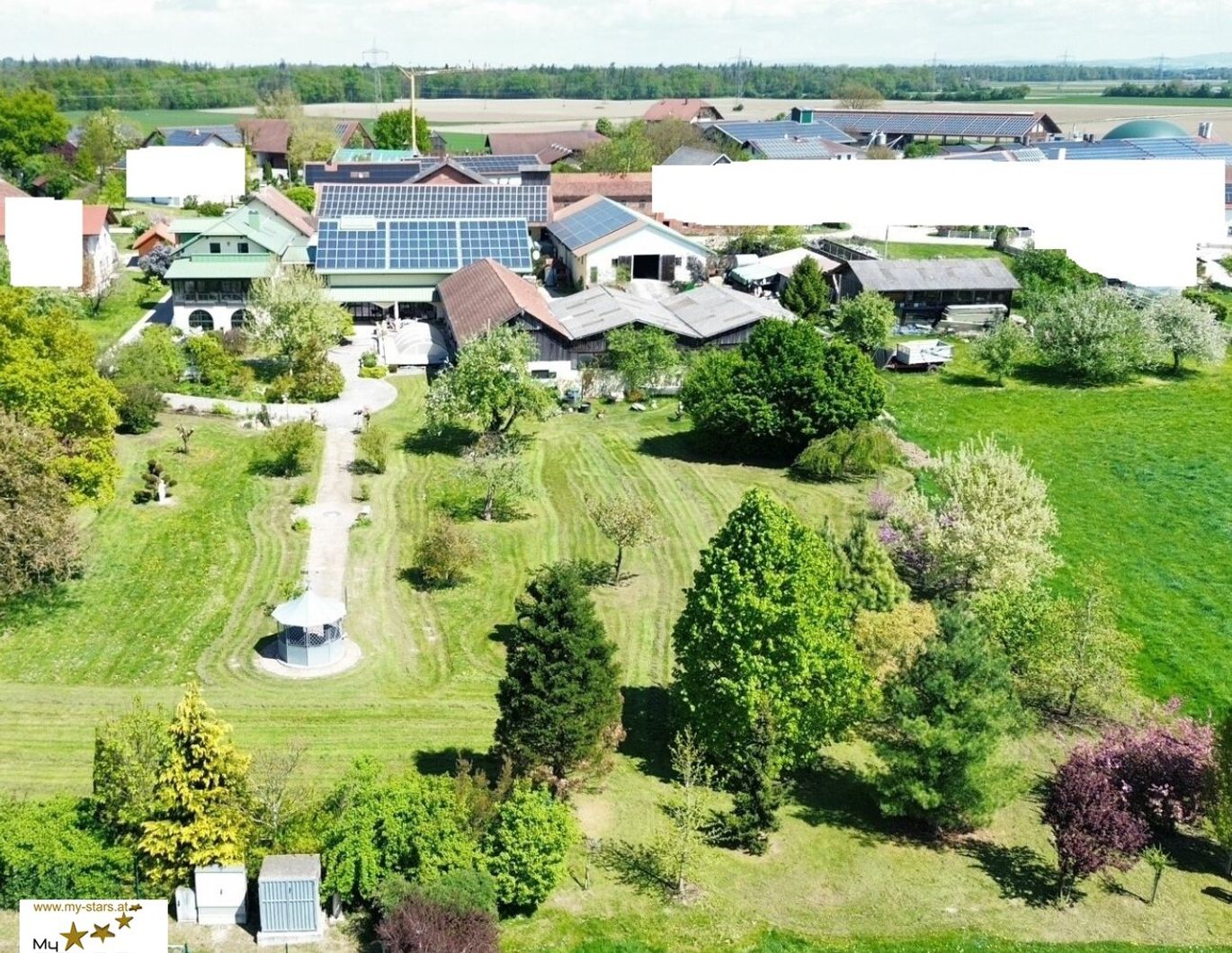 Vierseithof mit neuem Haupthaus: 10 Zimmer, 2,3 ha, Pferde-Paradies möglich!