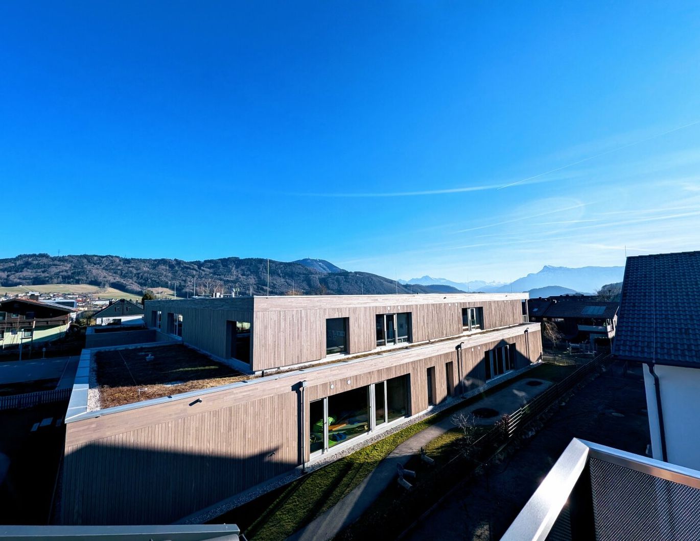 Ortszentrum Hallwang: Großzügige 4 Zimmer-Dachgeschoss-Erstbezugs-Wohnung mit großem Balkon!