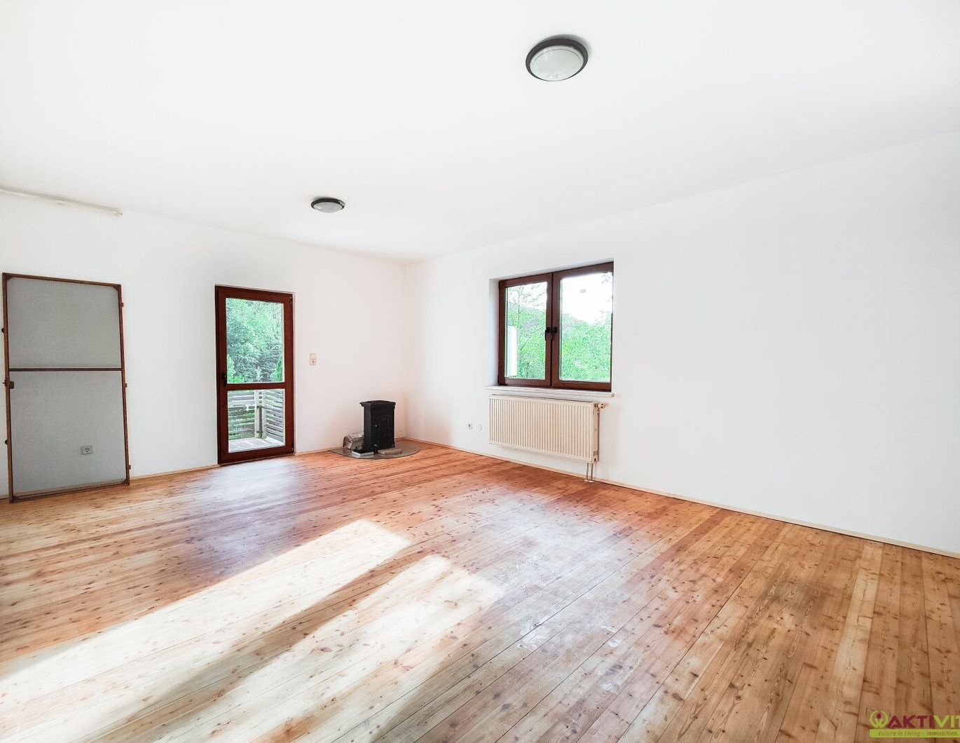 Renovierte Wohnung mit Terrasse und Ausblick. - Infrastruktur fußläufig.