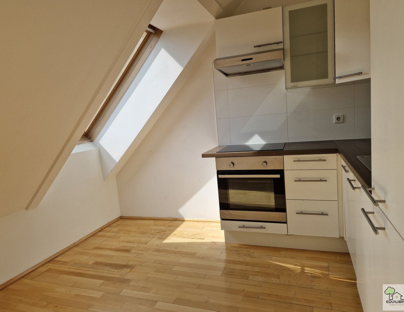 Lichtdurchflutete Terrassenwohnung mit Klimaanlage beim Hugo-Wolf-Park - Ideal für Singles und Paare