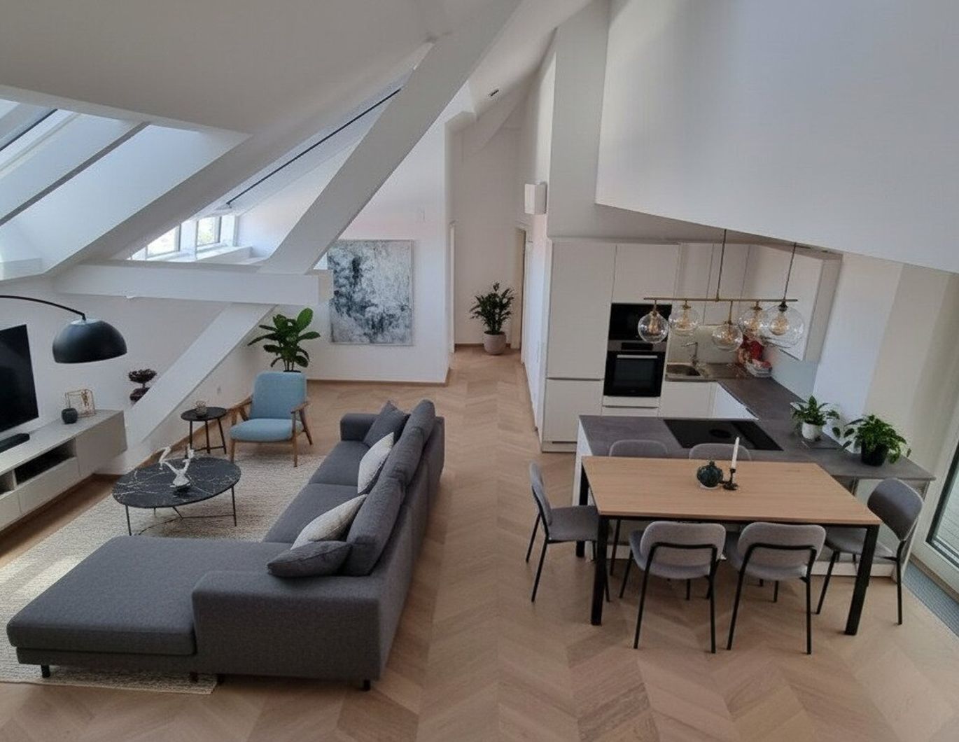 DACHMAISONETTE MIT BALKON - AB JÄNNER 2026