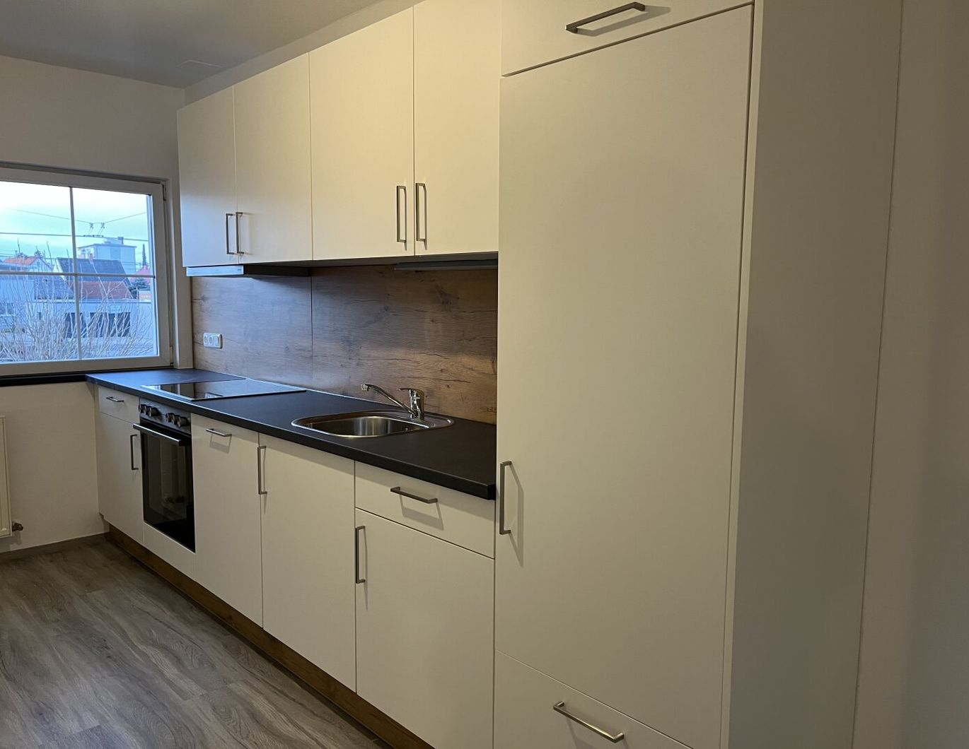 Frisch sanierte Wohnung mit möblierter Küche