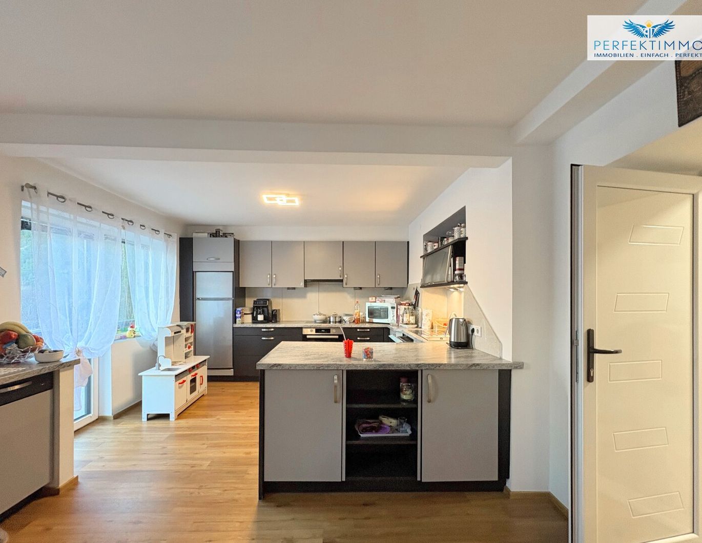 Große, sanierte 5-Zimmer-Wohnung mit Garage und AAP