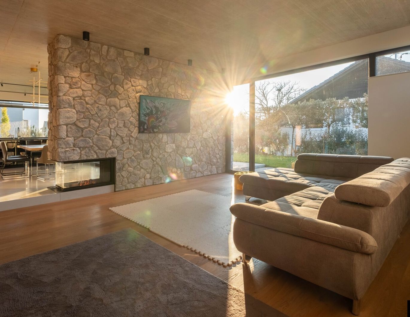 SCHWERTBERG: Modernes Architektenhaus - puristische Ästhetik