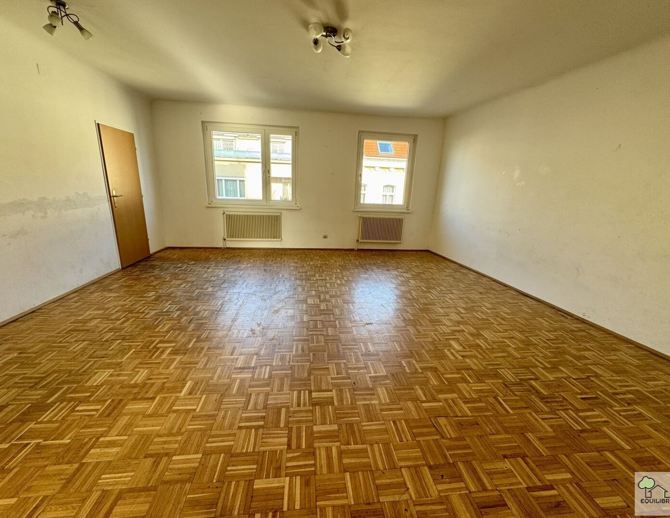 Helle, sanierungsbedürftige 3-Zimmer Neubau-Wohnung, bestens angebunden