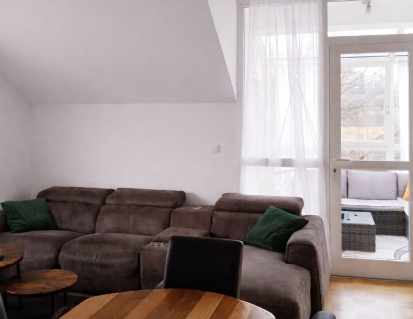 Erstklassige 3-Zimmer Wohnung mit Wintergarten in Attnang-Puchheim! Privater Parkplatz und Keller vorhanden!