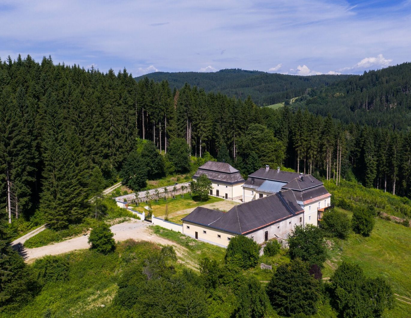 Traumhaft in der Natur gelegener Wohnsitz für 