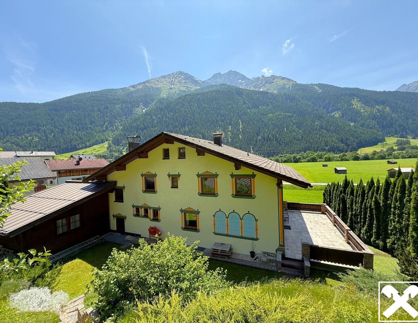 Attraktive Investitionschance: Großes Mehrparteienhaus mit viel Potenzial bei St. Anton am Arlberg