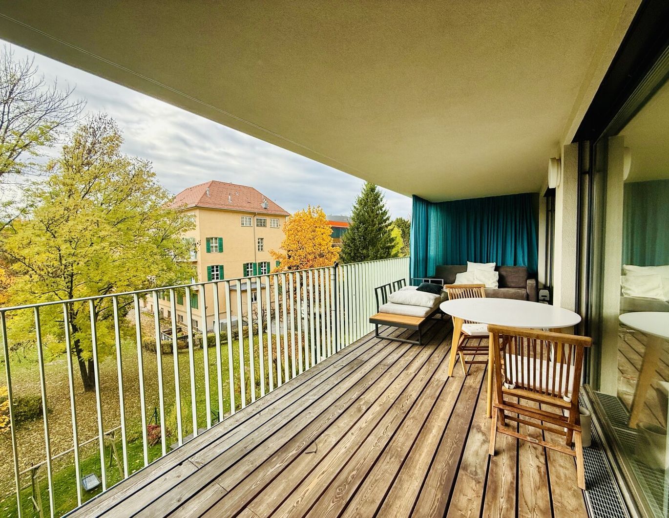 +++ Rosenhain +++ Luxuriöse 2-Zimmer-Wohnung mit sonnigem Balkon & TG-Stellplatz in Geidorf