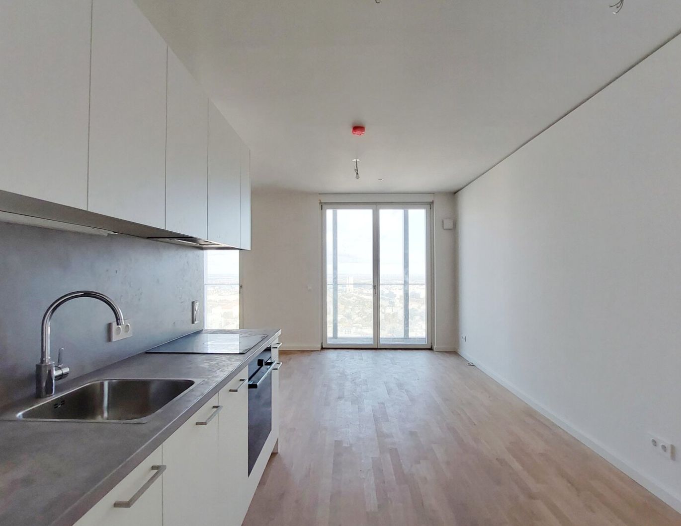 1,5-Zi.-Erstbezug mit Loggia & Rooftop Spa | TOWER HOMES