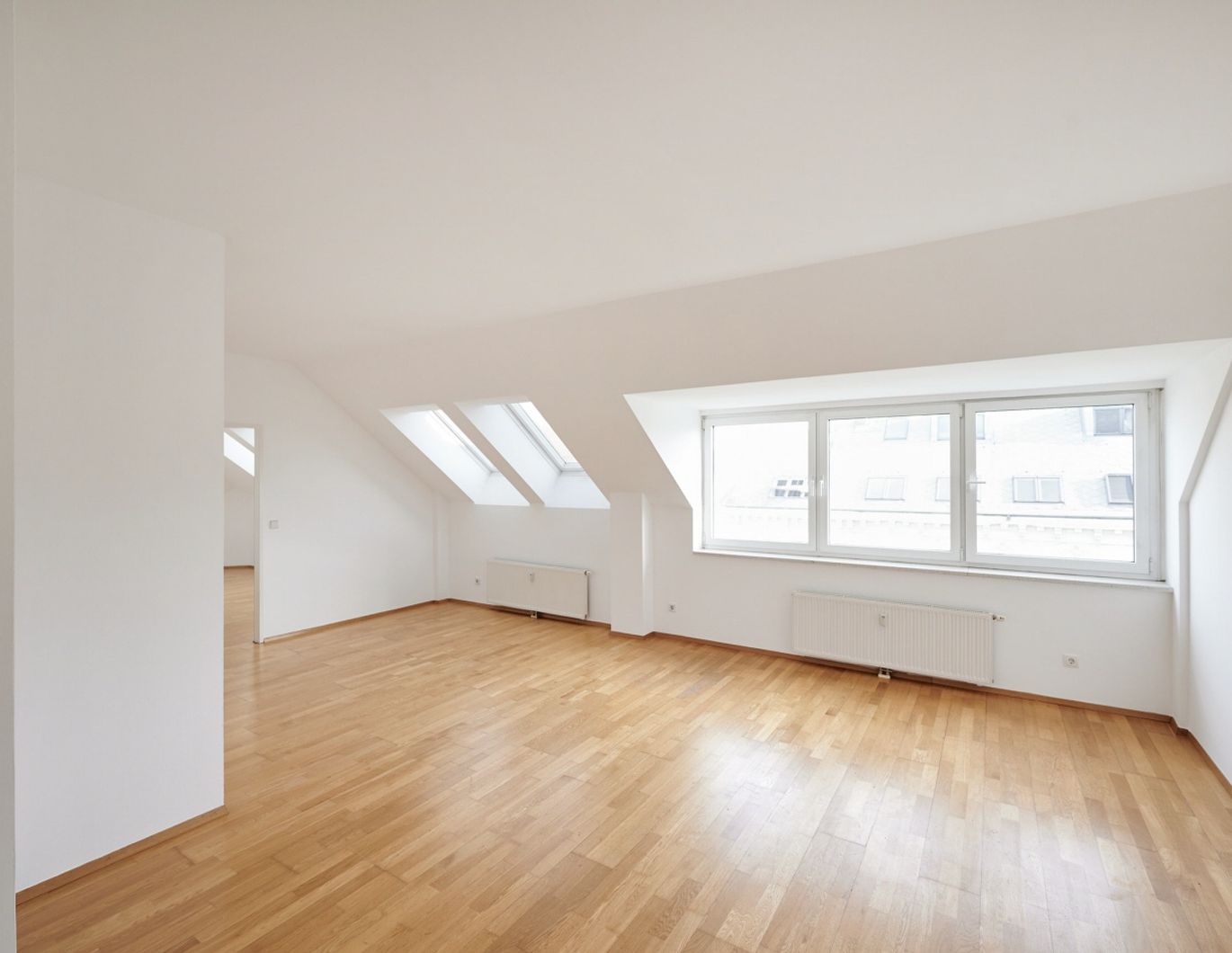 Super geschnittene 2-Zimmer-Wohnung im Dachgeschoss!