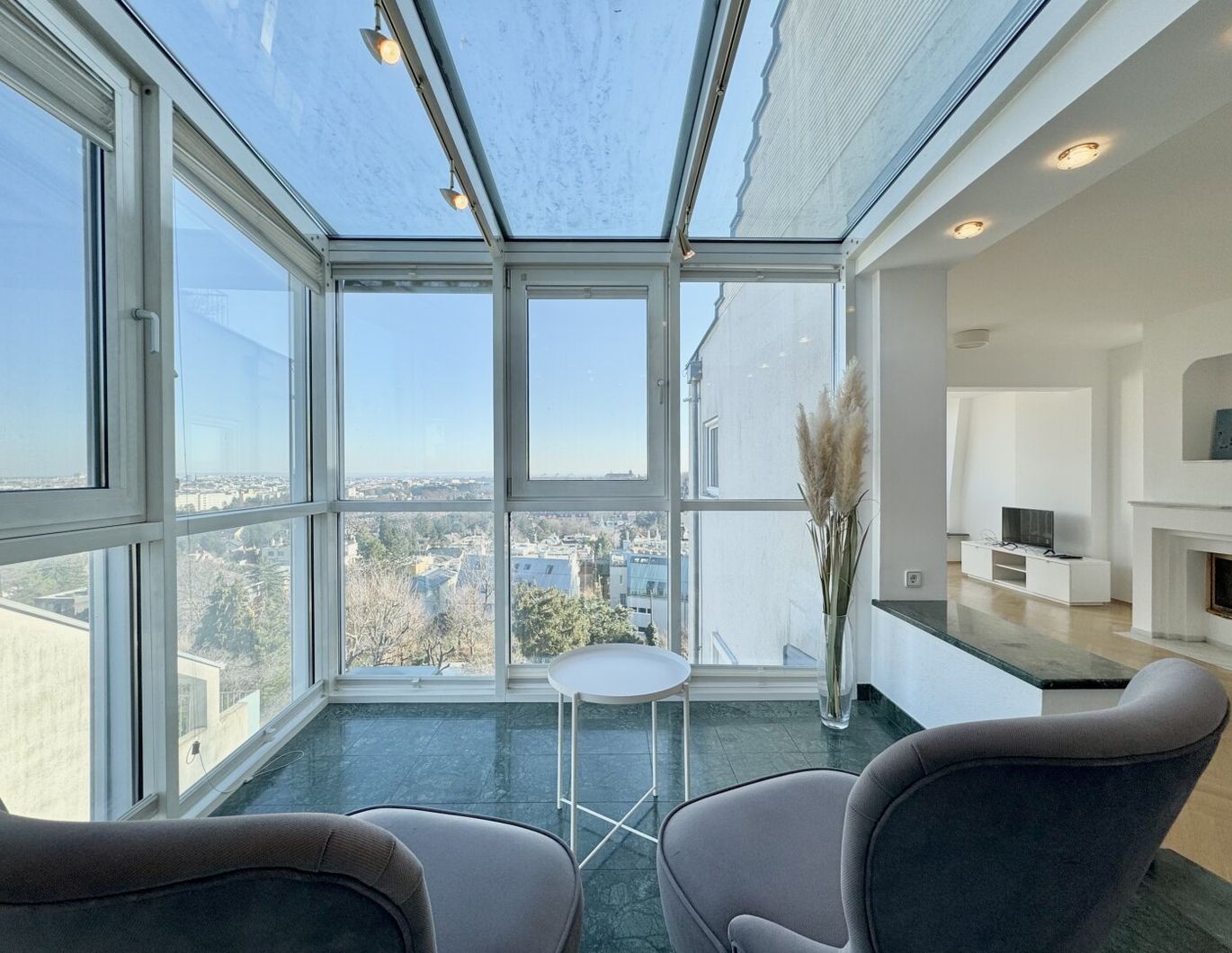 TRAUMBLICK über Wien! Sonnige 3-Zimmer-Terrassenwohnung in Grünruhelage