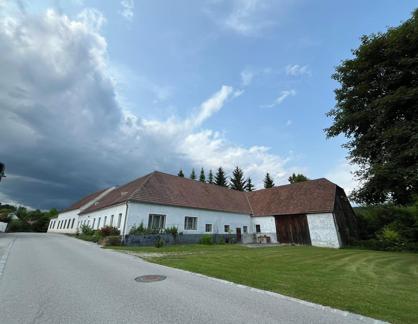 IHR SANIERUNGSBEDÜRFTIGES PARADIES FÜR MENSCH UND TIER MIT POTENTIAL UND GROSSEM GRUNDSTÜCK