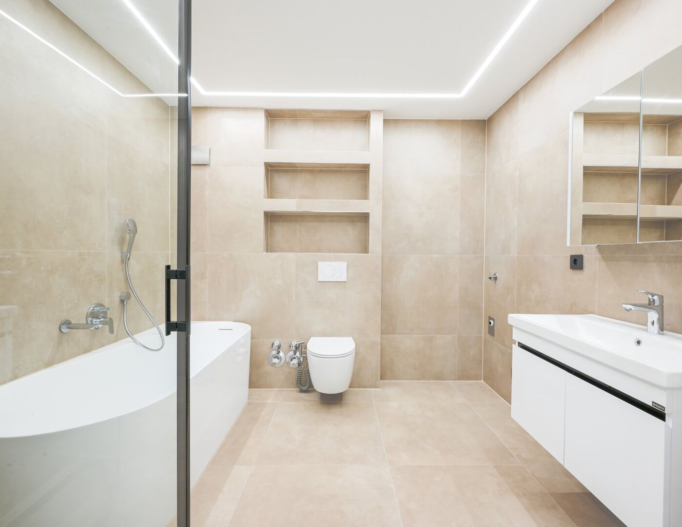 Exklusives Anlageobjekt: Neu renovierte 4-Zimmer-Wohnung - ​​​​​​​Verfügbar ab sofort - Ideal für Kapitalanleger und Investoren!