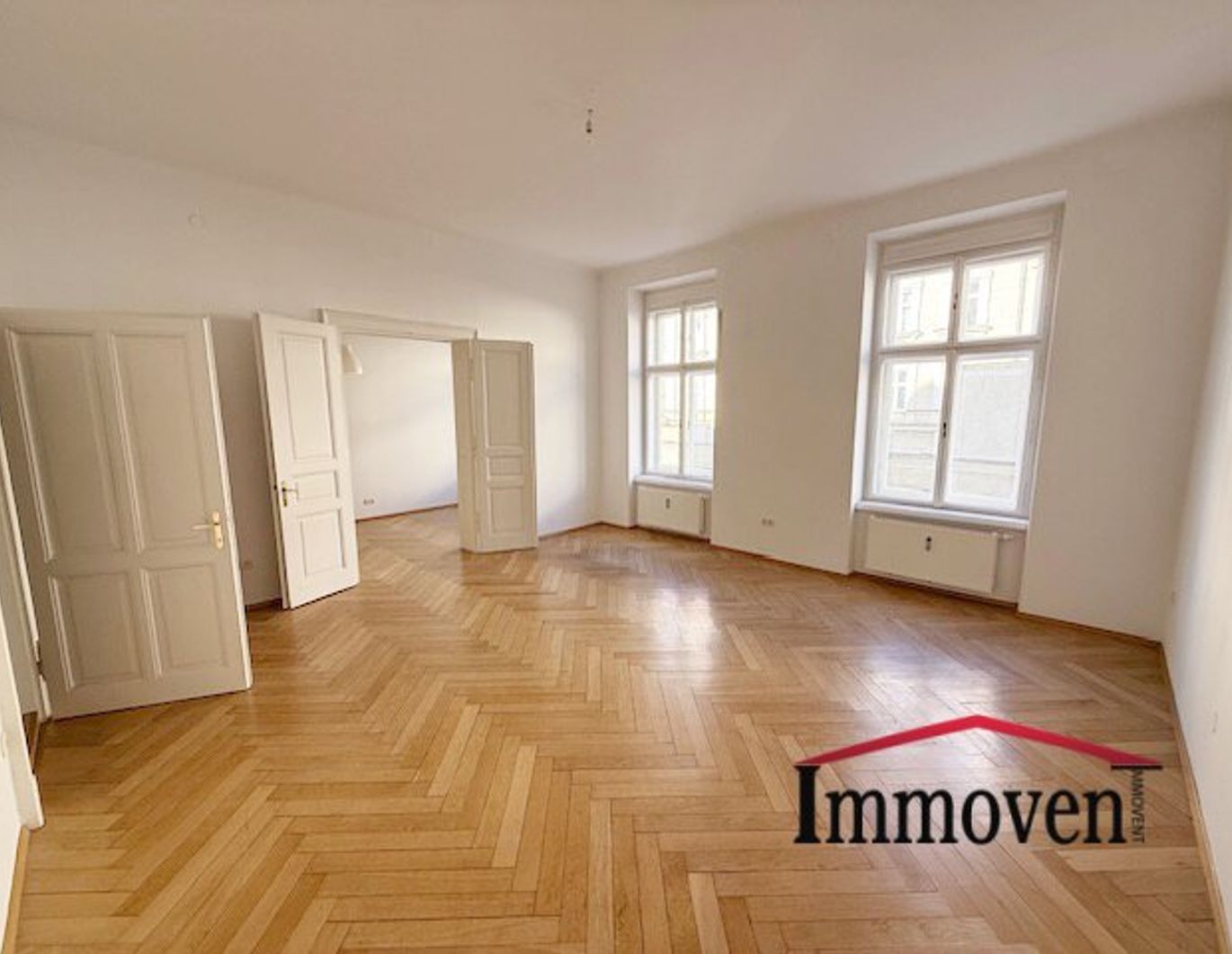 TOPLAGE IN LEOBEN - helle Wohnung mit Balkon in einem repräsentativen Altbau!