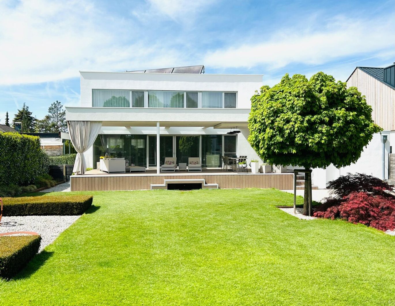 Exklusives Einfamilienhaus mit Pool und gemütlichem Wohnambiente in Wels