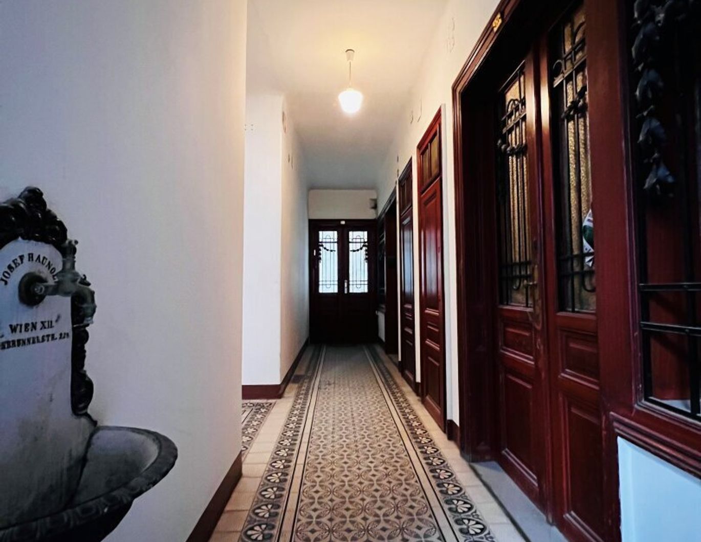 Unbefristet vermieteter Stil-Altbau 1.Min zum Schloß Schönbrunn | 100m zur U4