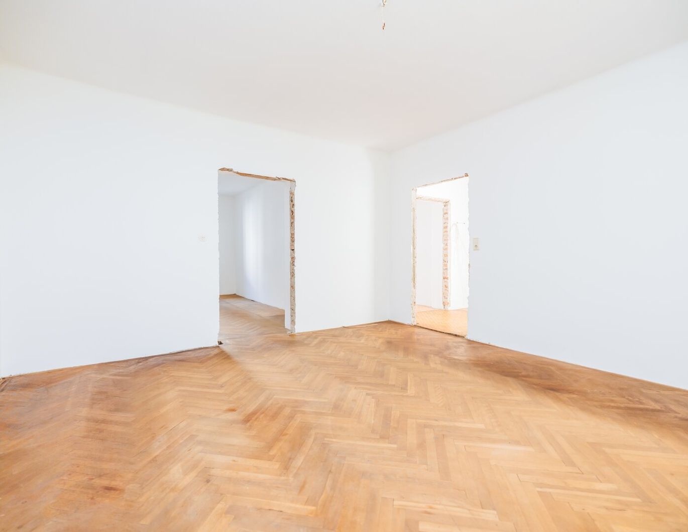 GRÜNBLICK I RUHIGES WOHNUMFELD I GEIDORF I ZENTRALE STADTLAGE I BADEZIMMER MIT DUSCHE UND FENSTER I PROJEKT WOHNEN I