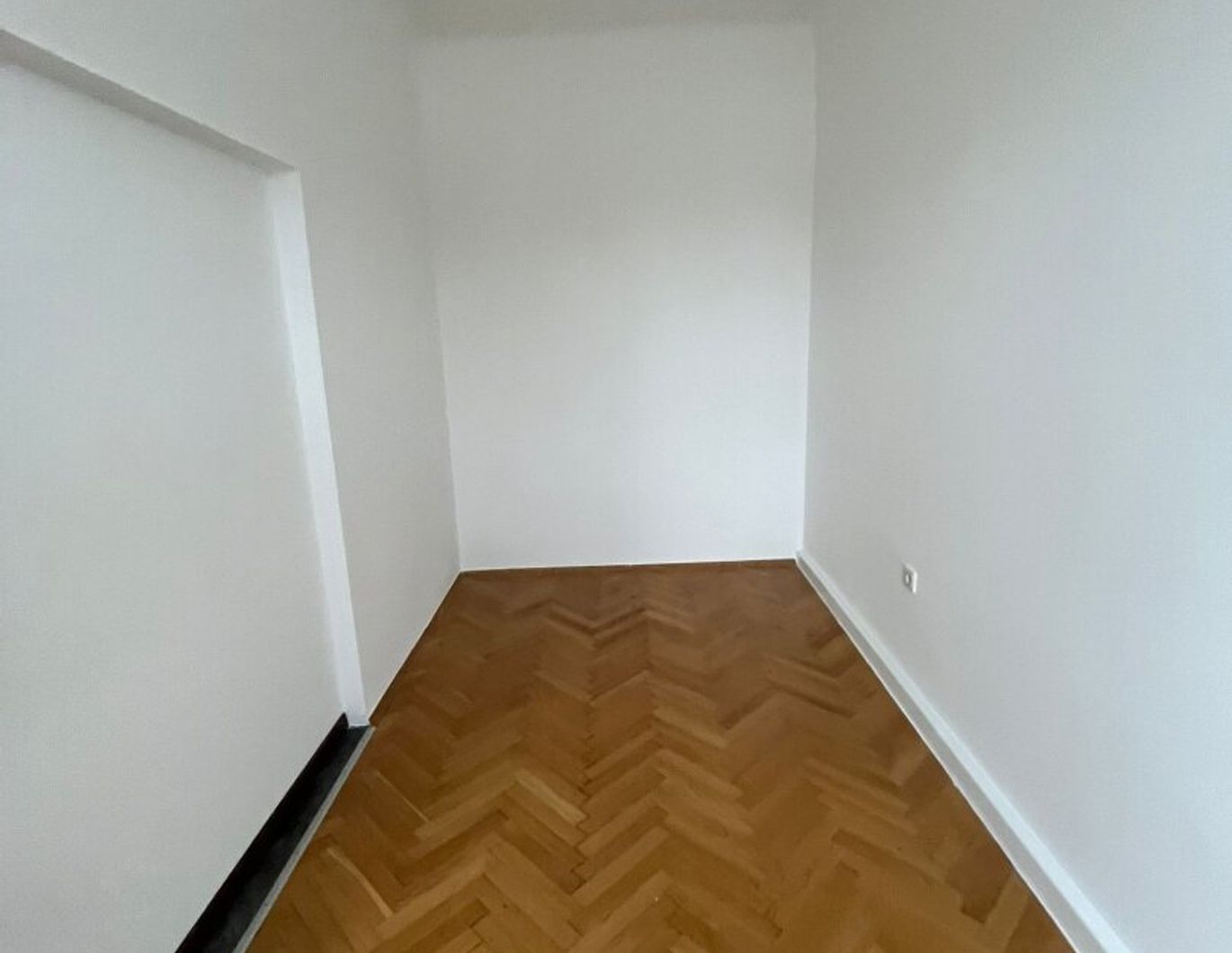 Genießen Sie Ihr neues Zuhause: 2,5 Zimmer, modern saniert, mit bester Anbindung nähe Webling zur Miete!