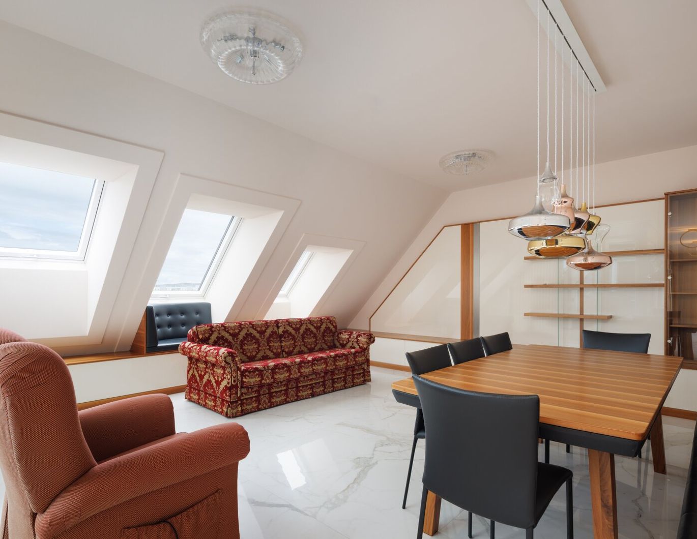 !!!Neuer Preis!!!***Möblierte DG-Wohnung Nähe U-1 