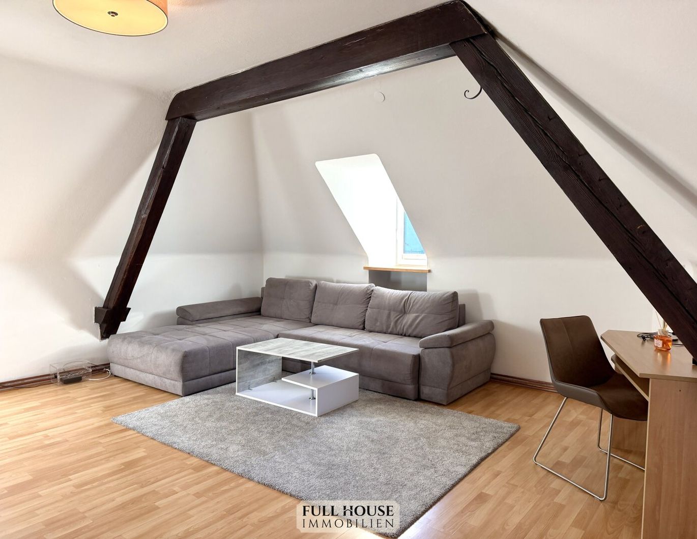 Helle 4-Zimmer-Dachgeschosswohnung mit offenem Wohnbereich