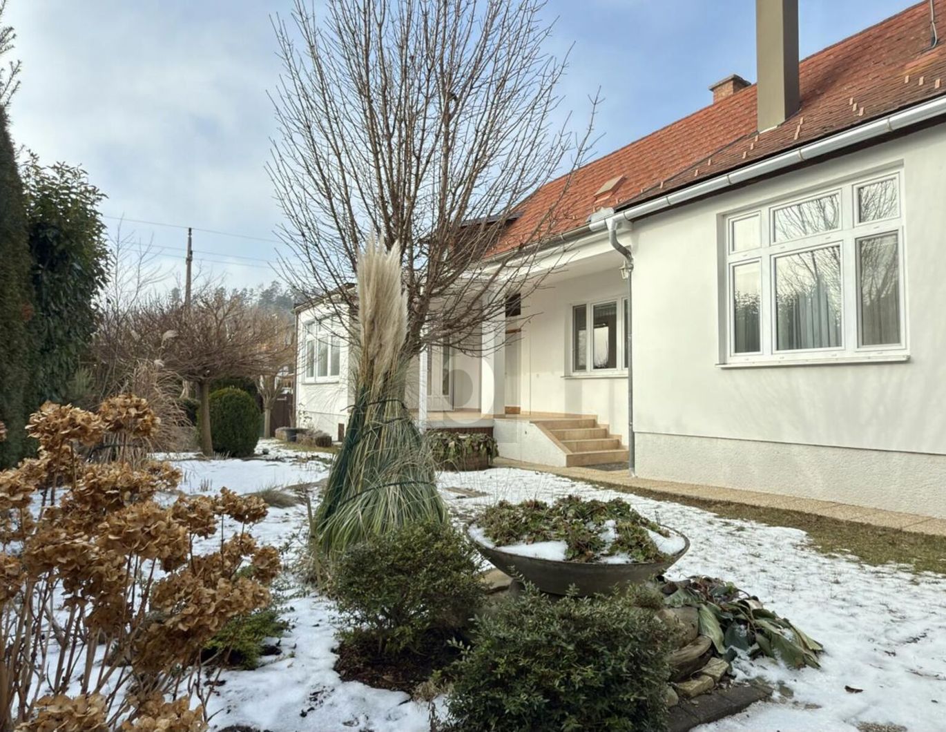 LIEBEVOLL RENOVIERTES STRECKHAUS MIT CHARMANTEM, UNEINSEHBAREM GARTEN