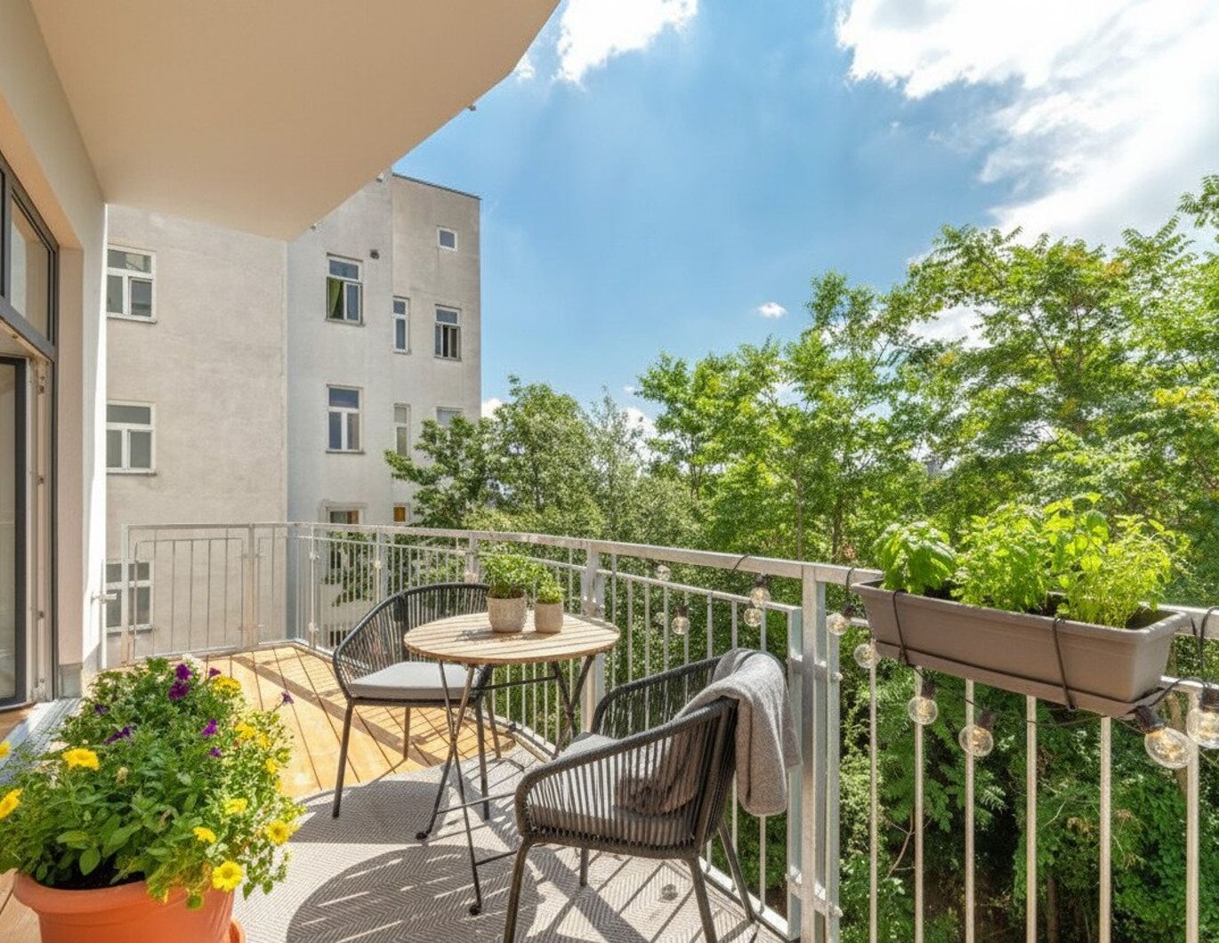 ++NEU++ Großartige 2-Zimmer Altbauwohnung mit Balkon