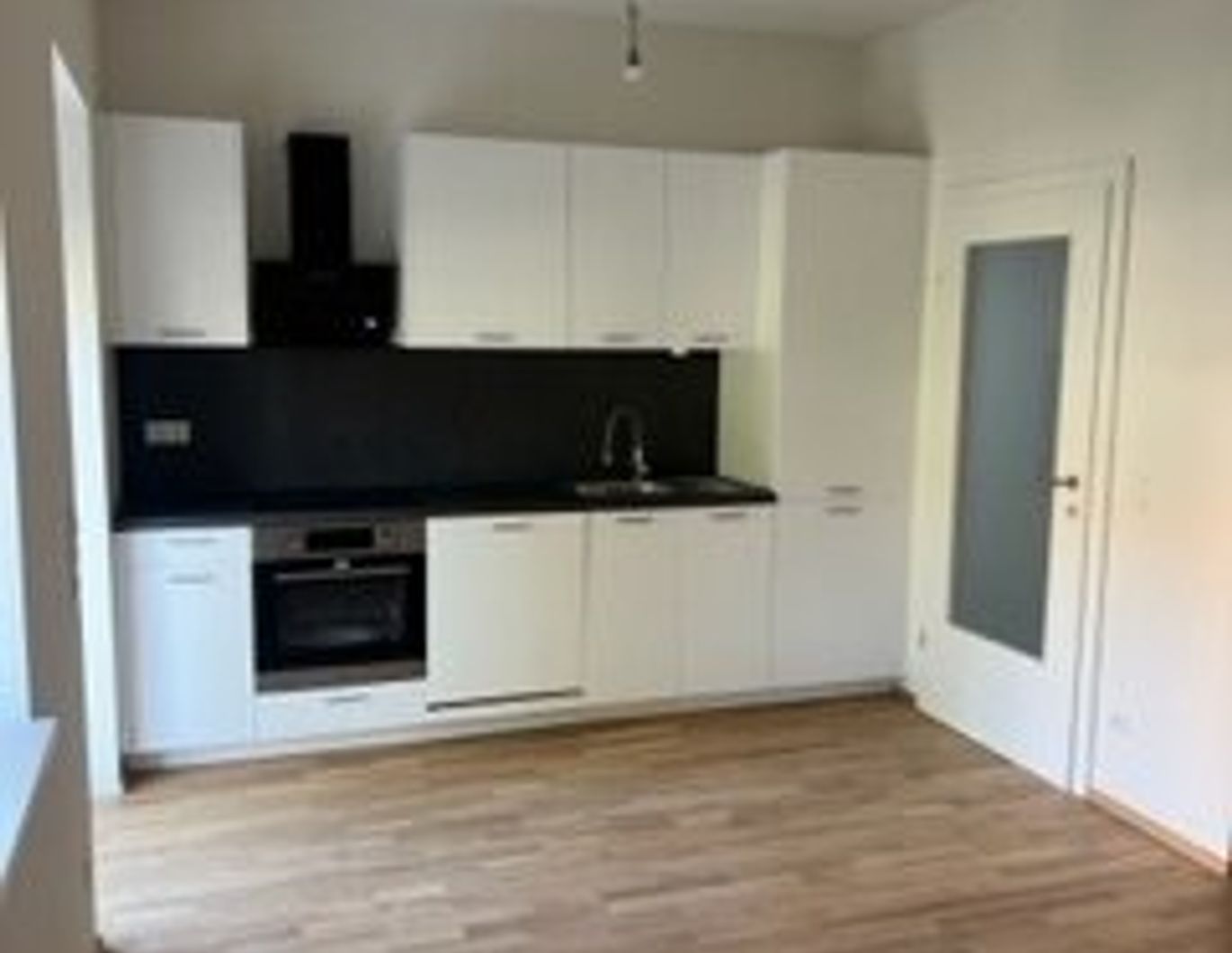 Schöne, lichtdurchflutete Dachgeschosswohnung ohne Dachschräge in Graz- Eggenberg: 2- Zimmer, 66m² mit überdachter Terrasse, Kellerabteil, Gartenmitbenützung, Vollausstattung! NEUWERTIG