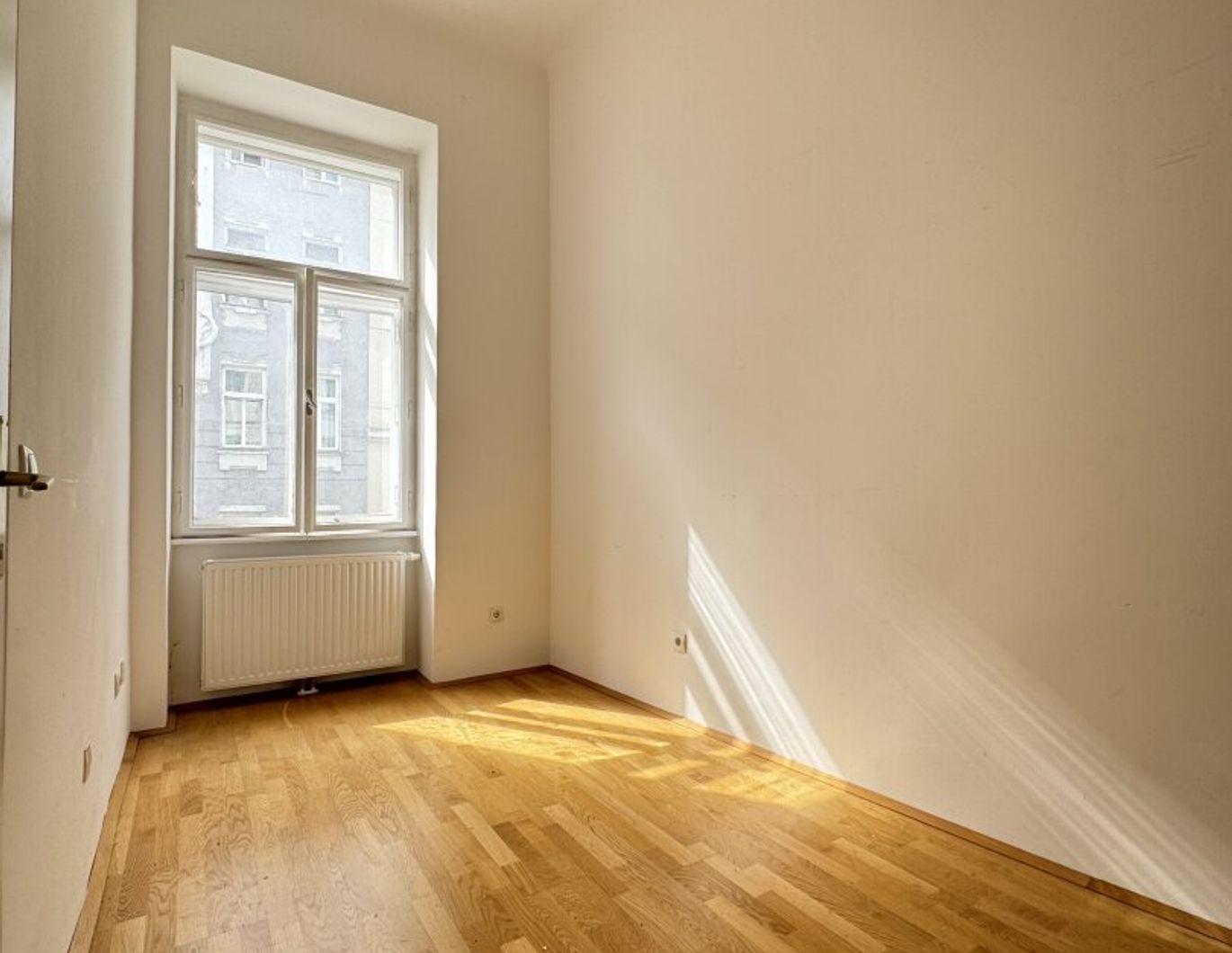 Stilvolle 3-Zimmer-Altbauwohnung mit Lift in begehrter Lage der Josefstadt