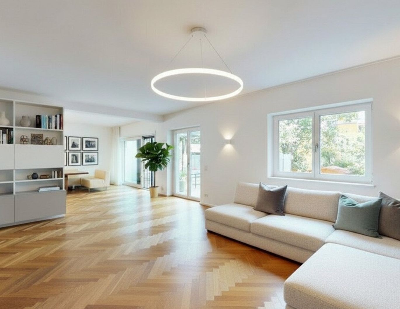 High-End-Living - Spacious Villa with beautiful Garden, Pool and Garage space for many Cars - Low-energy house in perfect condition - ready to move in!