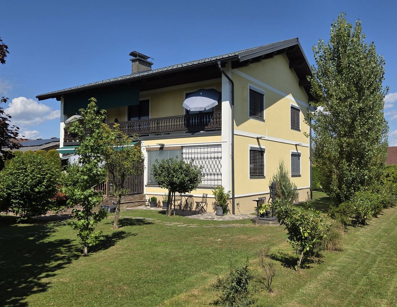 Sehr gepflegtes Wohnhaus samt Vollkeller und Garage in ruhiger Ortslage