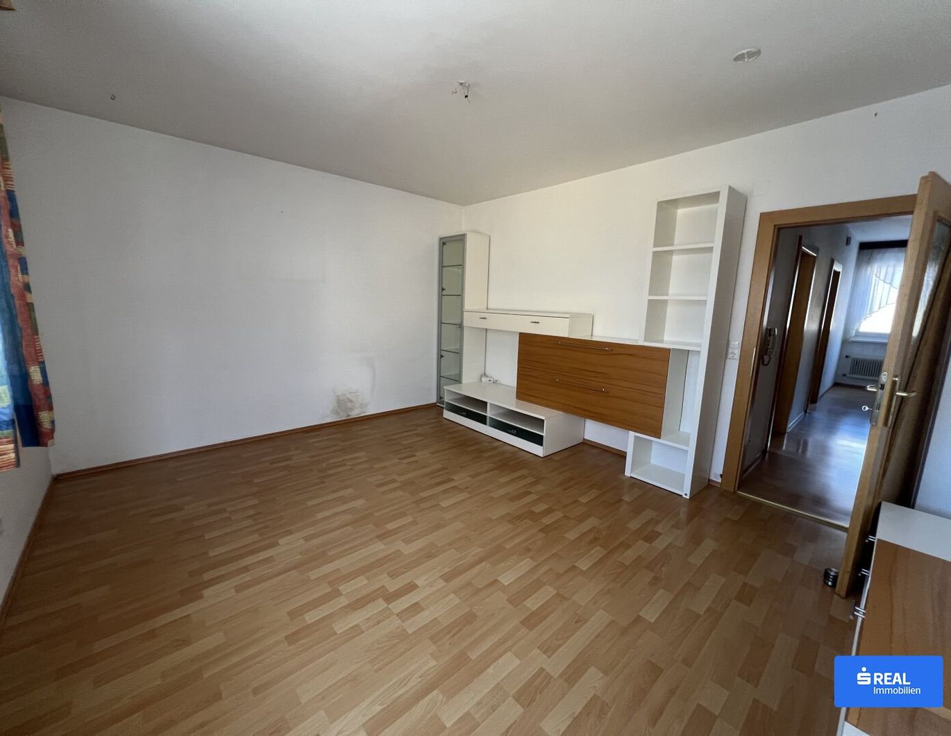 Renovierungsbedürftige 3-Zimmer-Wohnung mit Loggia und Garage in Weitensfeld!