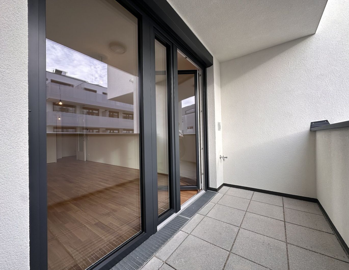 GUT GEPLANTE 3 ZIMMER WOHNUNG MIT LOGGIA + WEITBLICK + FUßBODENHEIZUNG