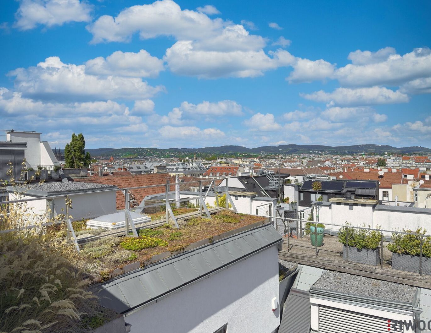 Ein unvergleichbarer Ausblick | 4-Zimmer Dachgeschoßwohnung mit hochwertiger Einbauküche | Parkplatz optional