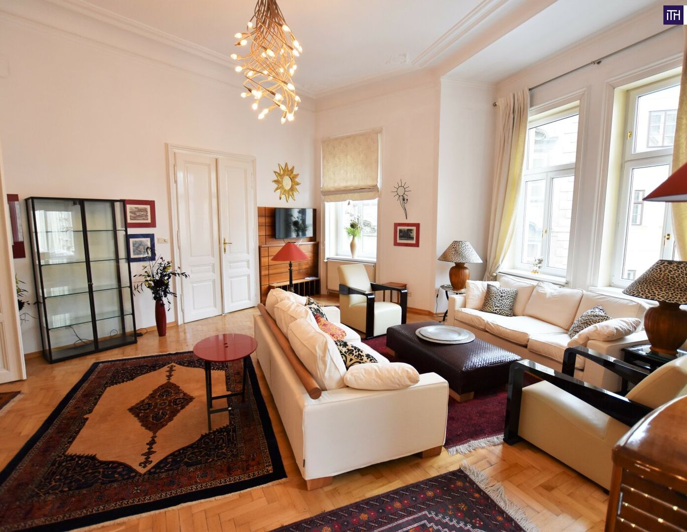 Repräsentative Luxus-Altbauwohnung in toller innerstädtischer Lage! Prächtiger Altbau an einem ruhigen Platzl in 1010 Wien!