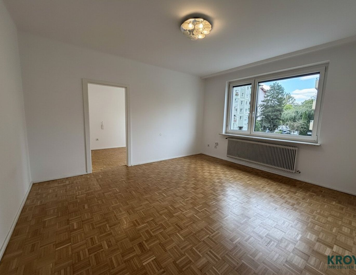 Charmante 3-Zimmer-Wohnung mit idealer Raumaufteilung in bester Ausstattung Nähe SALK