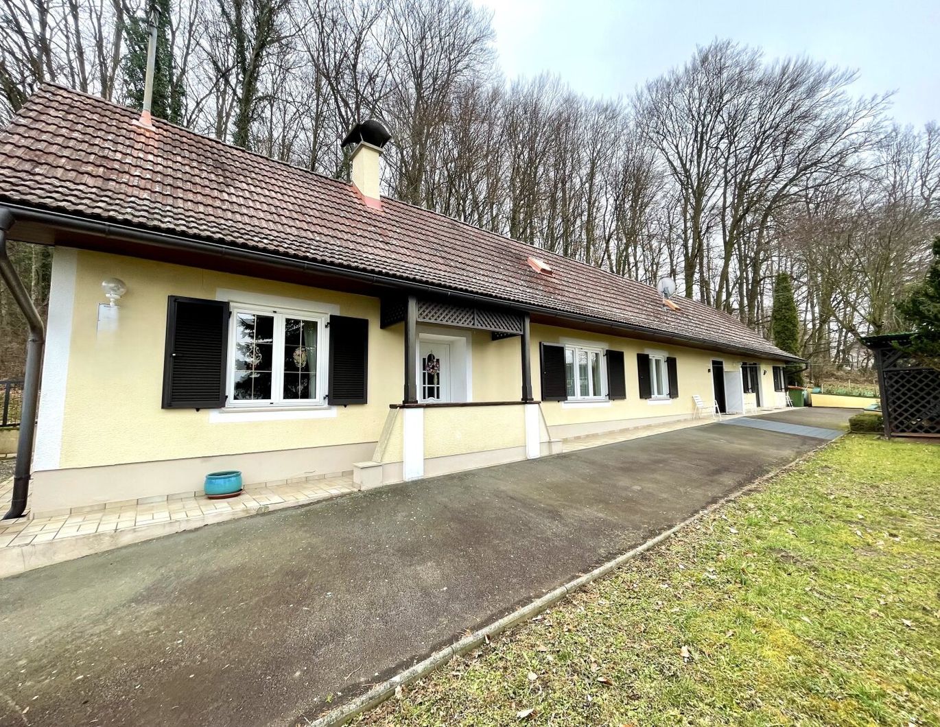 Bad Gleichenberg - Idyllisches Haus mit 3 Zimmern, einer Wohnküche und großem, schönen Garten !