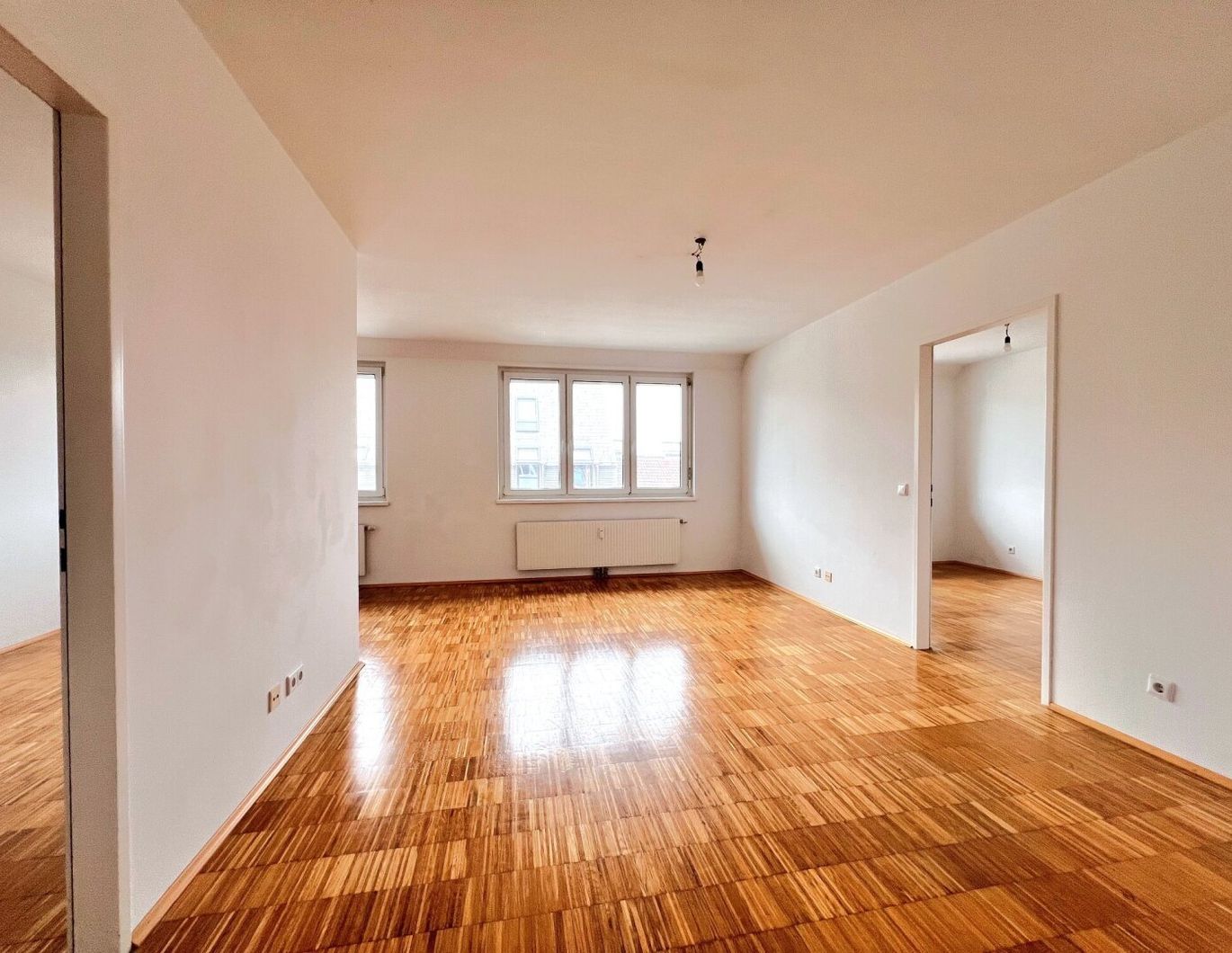 Strahlend helle Neubauwohnung nähe U1 !!!