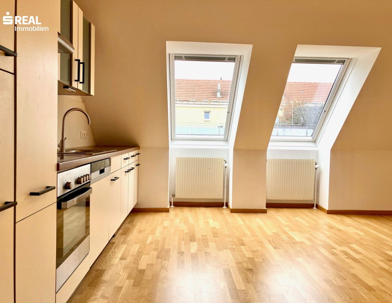 HELLE 2-ZIMMER DG WOHNUNG MIT eigener TERRASSE und GARTENNUTZUNG