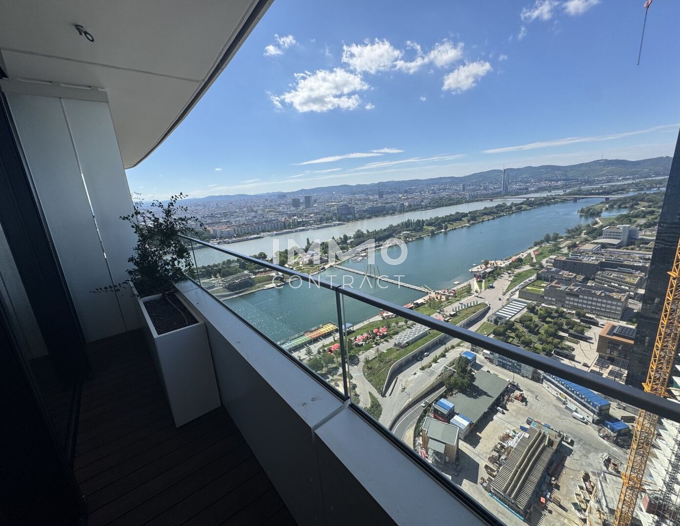 ERSTBEZUG: Hervorragend ausgestattetes Studio-Apartment mit Ausblick - direkt bei der U1 Donauinsel!