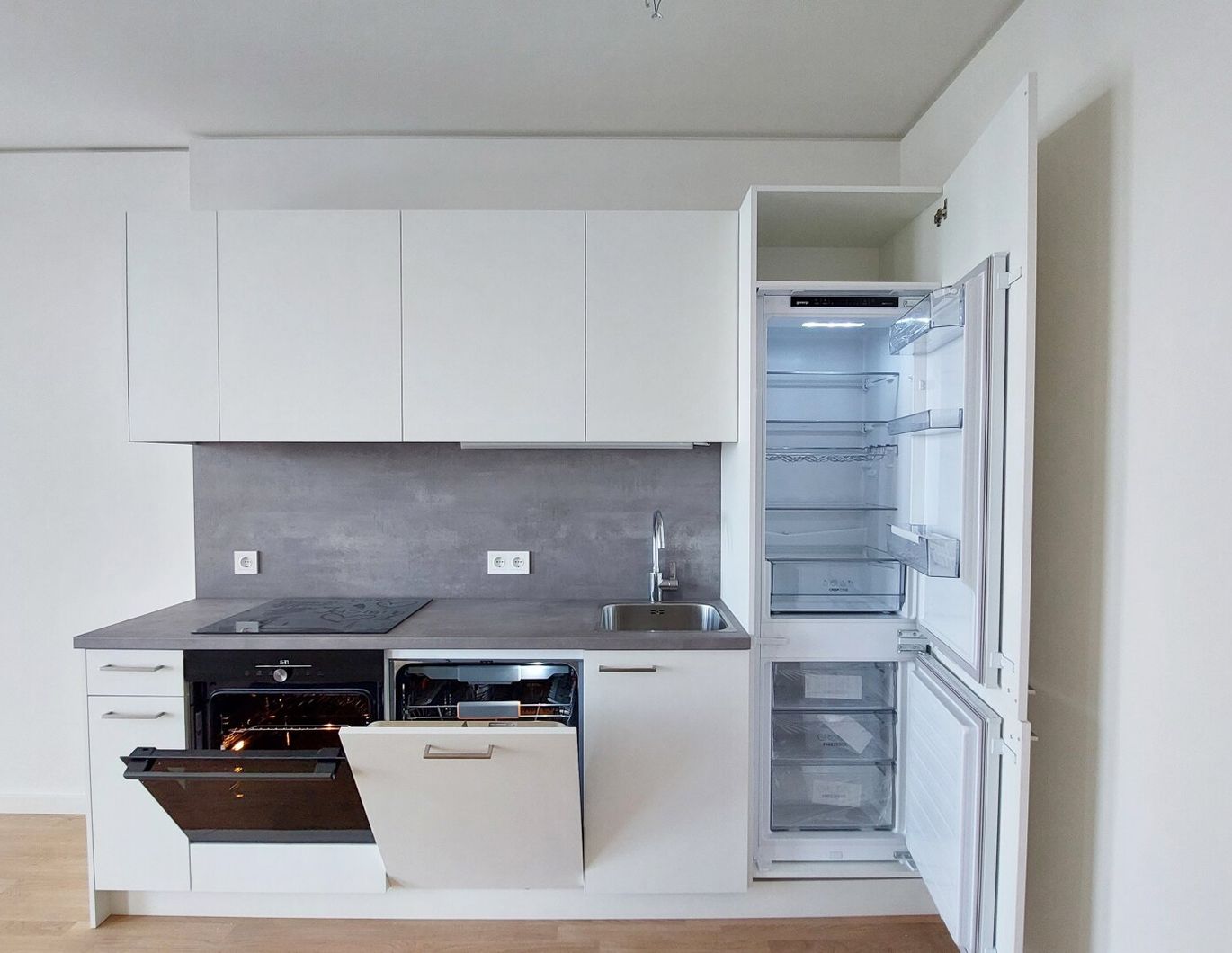 Exklusive 2-Zi.-Wohnung mit Loggia & Sauna bei der U1