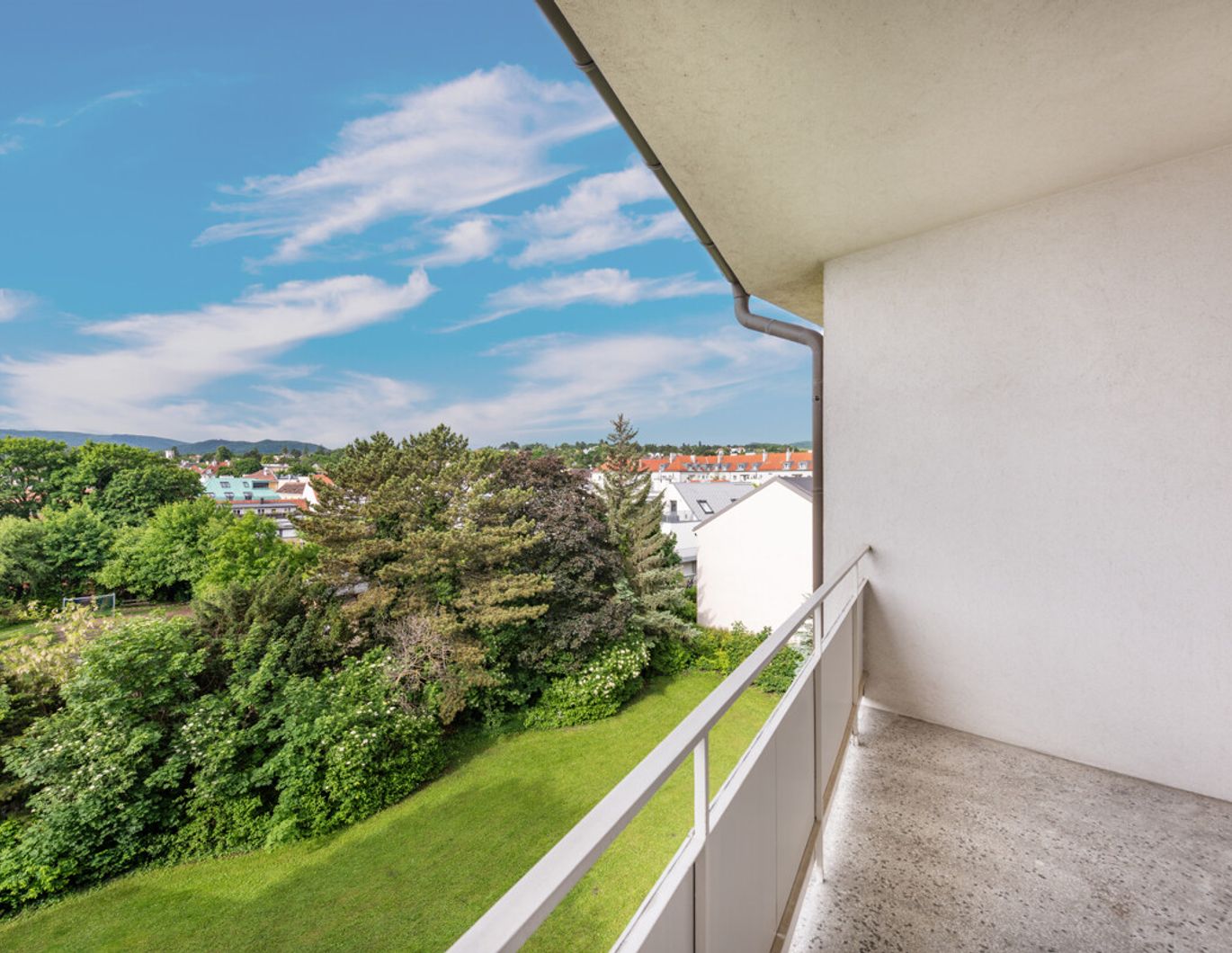 Lichtdurchflutet & unverbauter Grünblick! Große Wohnung mit ca. 104 m² NF & Garagenbox in Brunn/Geb.!