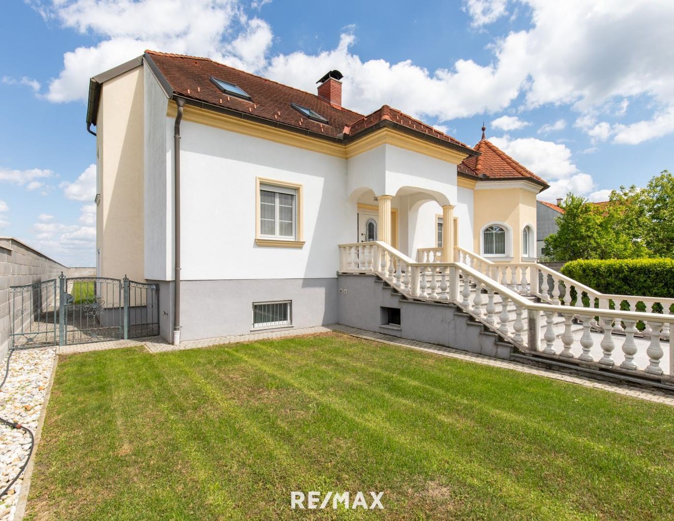Exklusives Mehrfamilienhaus zur Miete - Großzügiges Wohnen auf zwei Etagen