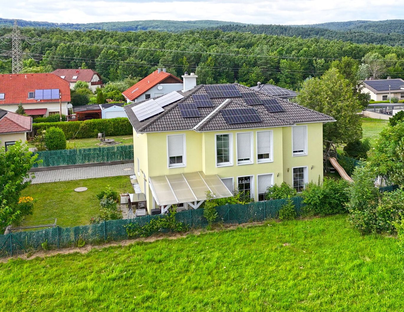 Familienfreundliches, modernes Haus in idyllischer Naturlage in Pressbaum