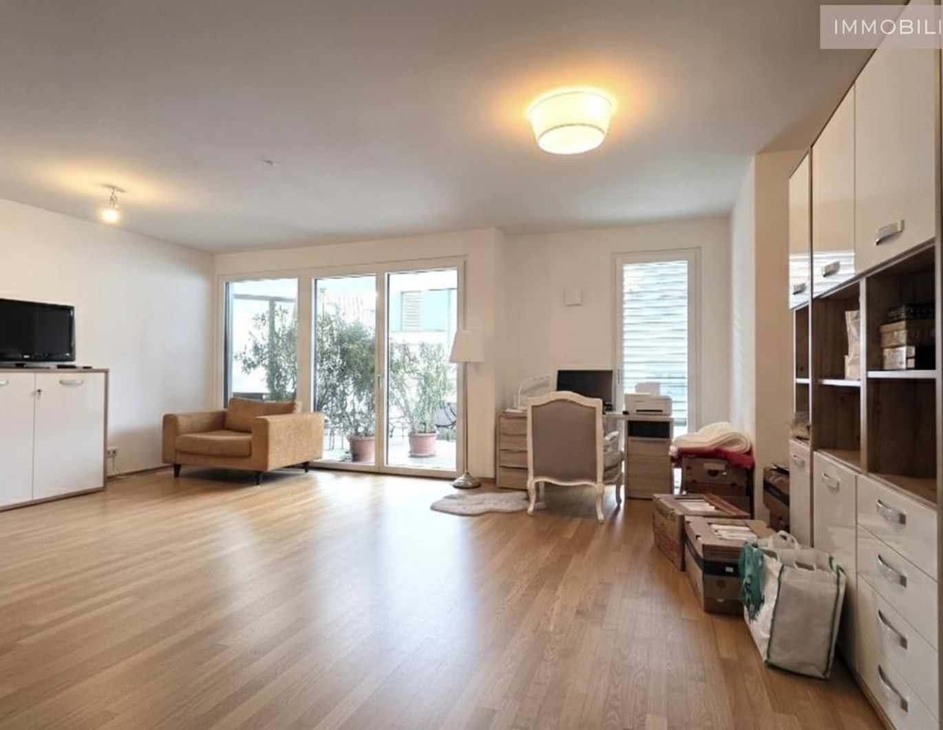 GRENZE 18./19. - Moderne Neubauwohnung mit großem Balkon in Ruhelage + AB MÄRZ!!