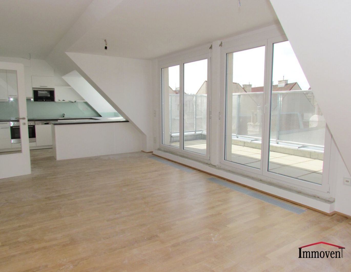 RUHELAGE und ZENTRUMSNÄHE: Wohntraum im Dachgeschoss mit Balkon! (Mietbeginn 01.03.2026)