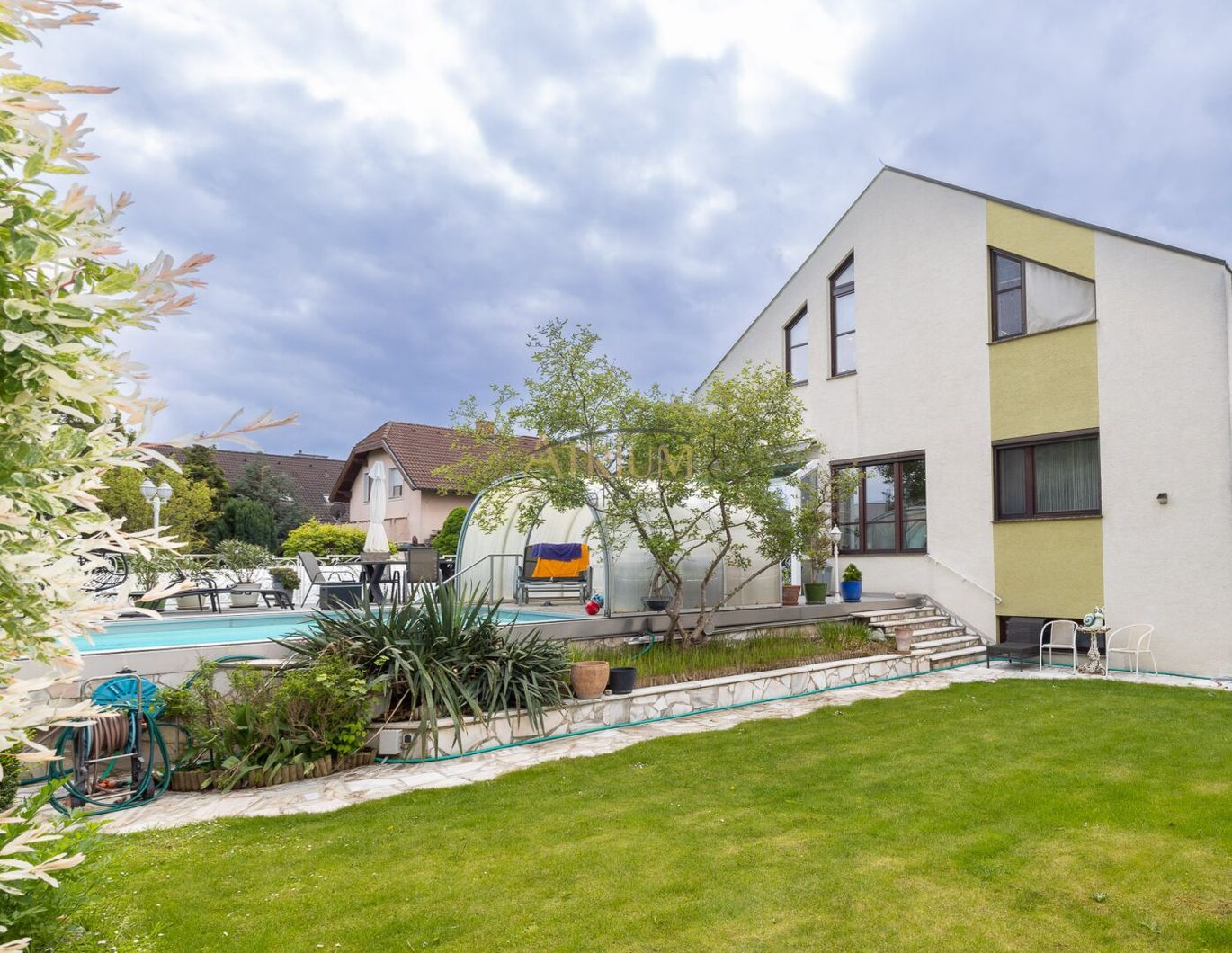 Charmantes 8 Zimmer Einfamilienhaus , 240m² Wfl. mit Garten und Pool in Gerasdorf bei Wien