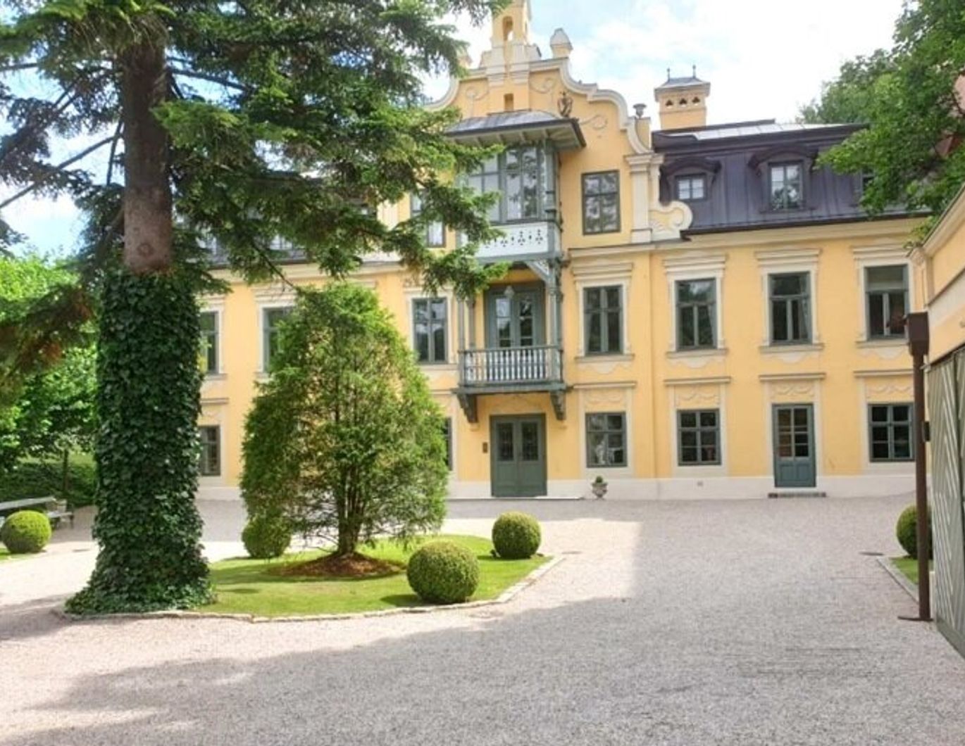 Prestige-Villa in Wien-Mauer - 15 Zimmer, 3.700 m² Gartenparadies, vielseitig nutzbar -Büro & Wohnen vereinbaren !!