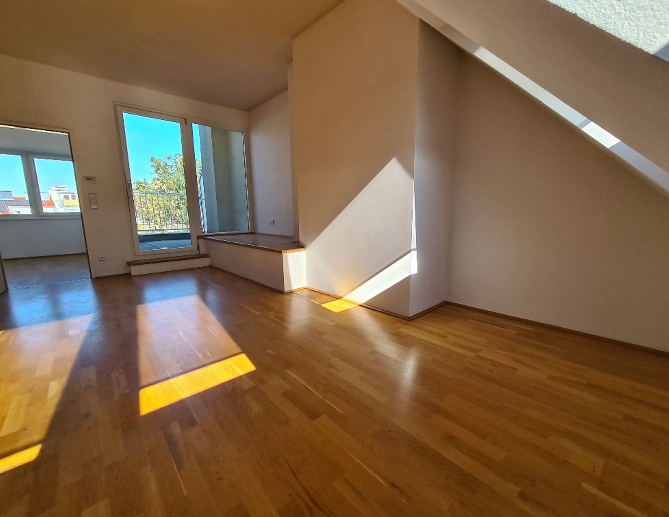 Maisonettewohnung mit 3,47 Rendite -  unbefristet vermietete 3 Zimmer Wohnugn mit Innenhofterrasse