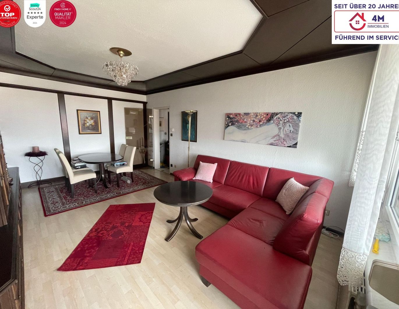 Helles Wohnambiente mit Loggia und privatem Stellplatz